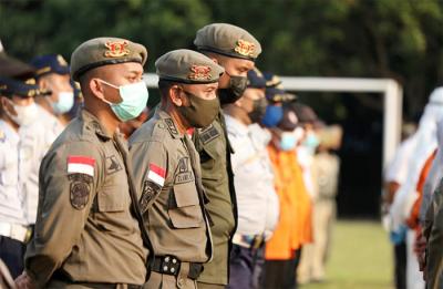 Apel Gelar Pasukan Penebalan Satgas Covid-19 di Lapangan Mataram, Kabupaten Pekalongan, Jawa Tengah, Minggu (6/6/2021).