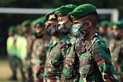 Apel Gelar Pasukan Penebalan Satgas Covid-19 di Lapangan Mataram, Kabupaten Pekalongan, Jawa Tengah, Minggu (6/6/2021).