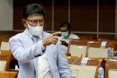 Menteri Komunikasi dan Informatika Johnny G Plate saat mengikuti rapat kerja dengan Komisi I DPR di Kompleks Parlemen Senayan, Jakarta, Senin (7/6/2021).