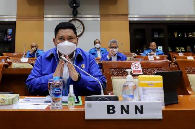 Kepala BNN Komjen Pol Petrus Reinhard Golose bersiap mengikuti rapat dengar pendapat dengan Komisi III DPR di Kompleks Parlemen, Jakarta, Senin (7/6/2021).