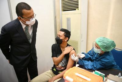 Kegiatan vaksinasi ini merupakan bentuk kepedulian Bank BTN terhadap kesehatan pegawai dan keluarga pegawai untuk memutus mata rantai penyebaran Covid-19.