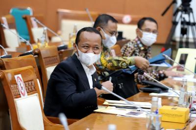 Menteri Investasi/Kepala BKPM Bahlil Lahadalia mengikuti rapat kerja dengan Komisi VI DPR di Kompleks Parlemen, Senayan, Jakarta, Selasa (8/6/2021).