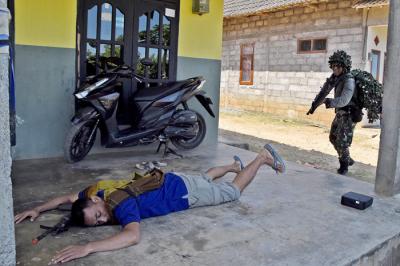 Prajurit Brigade Infanteri 2 Marinir merebut daerah kekuasaan yang di jadikan tempat berkumpul kelompok separatis, di Puslatpur 4 Purboyo, Selasa (8/6/2021).