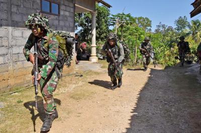 Prajurit Brigade Infanteri 2 Marinir merebut daerah kekuasaan yang di jadikan tempat berkumpul kelompok separatis, di Puslatpur 4 Purboyo, Selasa (8/6/2021).