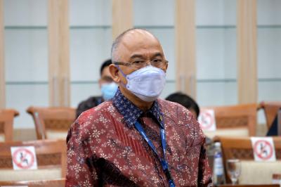 Direktur Utama PT Asabri (Persero) Wahyu Suparyono mengikuti rapat dengar pendapat dengan Komisi VI DPR di Kompleks Parlemen, Jakarta, Rabu (9/6/2021).