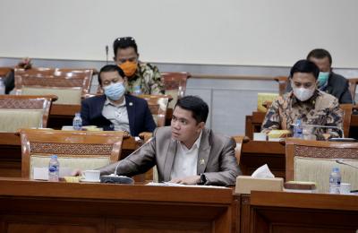 Menteri Hukum dan HAM Yasonna H Laoly mengikuti rapat kerja dengan Komisi III DPR di Kompleks Parlemen, Senayan, Jakarta, Rabu (9/6/2021).