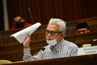 Prof Dr Hanif Nurcholis MSi dari perwakilan warga menyampaikan keberatannya atas penetapan harga yang ditetapkan Negara di Komisi II, DPR, Kamis (10/6/2021).