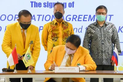 Partai Golkar bekerjasama dengan Partai Presiden Rusia Vladimir Putin secara virtual itu dalam bidang politik, ekonomi dan pendidikan.