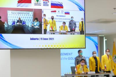 Partai Golkar bekerjasama dengan Partai Presiden Rusia Vladimir Putin secara virtual itu dalam bidang politik, ekonomi dan pendidikan.