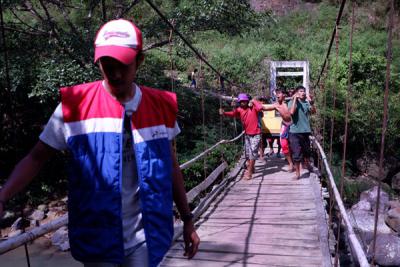 Meski sulit diakses, Dusun Cindakko memiliki potensi hasil alam yang menjanjikan, diantaranya madu hutan, kopi robusta dan arabika, serta gula aren.
