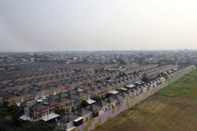 Suasana komplek perumahan di kawasan Gading Serpong, Kelapa Dua, Tangerang, Banten, Jumat (11/6/2021).