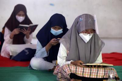 Uji Kompetensi atau Munaqosah Tartil Alquran Tingkat Pesantren Ilmu Alquran (PIQ) di Sekolah Khadijah Wonokromo Surabaya, Jawa Timur, Minggu (13/6/2021).