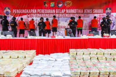 Barang bukti narkoba jenis sabu sebanyak 1,1 ton jaringan Timur Tengah di Polda Metro Jaya, Jakarta, Senin (14/6/2021).