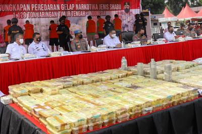 Barang bukti narkoba jenis sabu sebanyak 1,1 ton jaringan Timur Tengah di Polda Metro Jaya, Jakarta, Senin (14/6/2021).