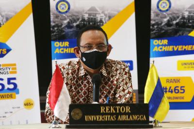 Rektor Universitas Airlangga Prof Dr Mohammad Nasih memaparkan hasil Seleksi Bersama Masuk Perguruan Tinggi Negeri 2021 di Kampus Unair, Senin (14/6/2021).