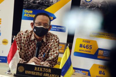 Rektor Universitas Airlangga Prof Dr Mohammad Nasih memaparkan hasil Seleksi Bersama Masuk Perguruan Tinggi Negeri 2021 di Kampus Unair, Senin (14/6/2021).