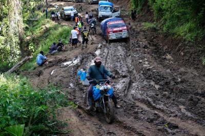 Program pembangunan infrastruktur ruas jalan jalur Sabbang-Tallang-Seko diinisiasi sejak akhir 2019 lalu.