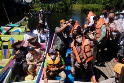 Menteri Pariwisata dan Ekonomi Kreatif Sandiaga Uno kunjungi kawasan desa wisata Geo Park karts Rammang Rammang, Kabupaten Maros, Kamis (17/6/2021).