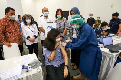 Vaksinasi Gotong Royong Danone Indonesia di Sentul, Bogor, Kamis (17/6/2021).