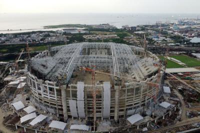 Foto suasana pembangunan Jakarta International Stadium (JIS) Tanjung Priok, Jakarta, Jumat (18/6/2021).