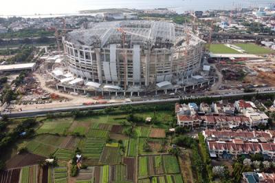 Foto suasana pembangunan Jakarta International Stadium (JIS) Tanjung Priok, Jakarta, Jumat (18/6/2021).