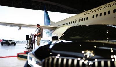 Garuda Indonesia dan BMW Indonesia menjalin kerja sama layanan Prestige Service di GMF AeroAsia, Tangerang, Banten, Jumat (19/6/2021).