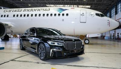Garuda Indonesia dan BMW Indonesia menjalin kerja sama layanan Prestige Service di GMF AeroAsia, Tangerang, Banten, Jumat (19/6/2021).