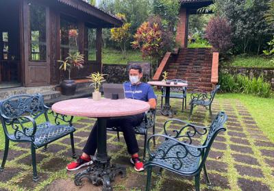 Menteri Pariwisata dan Ekonomi Kreatif (Menparekraf) Republik Indonesia, Sandiaga Salahuddin Uno memutuskan untuk Work From Magelang.