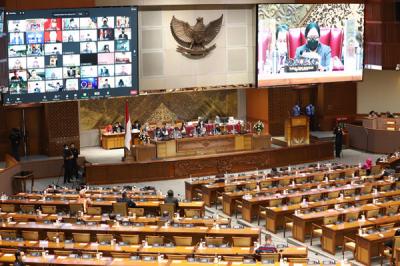 Rapat paripurna masa persidangan V tahun sidang 2020-2021 di Kompleks Parlemen MPR/DPR-DPD, Senayan, Jakarta, Selasa (22/6/2021).