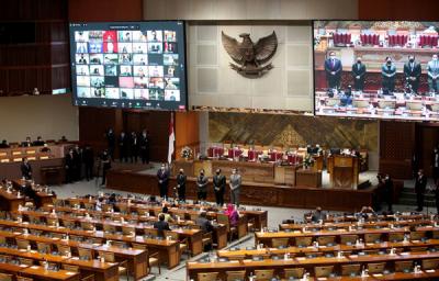 Rapat paripurna masa persidangan V tahun sidang 2020-2021 di Kompleks Parlemen MPR/DPR-DPD, Senayan, Jakarta, Selasa (22/6/2021).