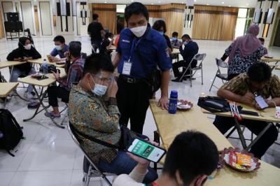Pelatihan Informasi dan Teknologi Dalam Pemanfaatan Aplikasi E-Commerce dan Media Sosial Untuk Difabel Netra, di Surabaya, Jawa Timur, Selasa (22/6/2021).