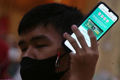 Pelatihan Informasi dan Teknologi Dalam Pemanfaatan Aplikasi E-Commerce dan Media Sosial Untuk Difabel Netra, di Surabaya, Jawa Timur, Selasa (22/6/2021).