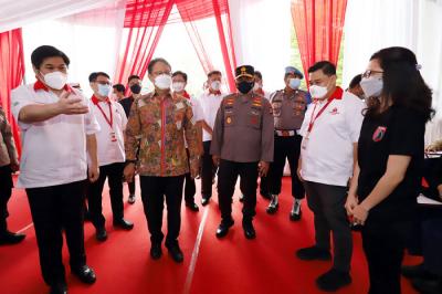 Polda Metro Jaya bersama dengan Mayora Group dan Kemenkes menjalankan program vaksinasi massal dengan tema â€œNyok! Kite Vaksinâ€.