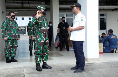 Panglima TNI Marsekal TNI Hadi Tjahjanto melakukan Inspeksi Mendadak (Sidak) di Rumah Susun Nagrak di Cilincing, Jakarta Utara, Rabu (23/6/2021).