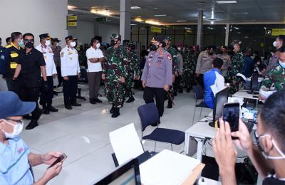 Serbuan Vaksinasi Covid-19 bagi masyarakat Pelabuhan di Pelabuhan Indonesia (Pelindo) II, Tanjung Priok, Jakarta Utara, Rabu (23/6/2021).