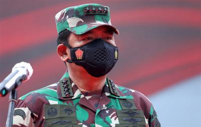 Vaksinasi massal dalam rangka Hari Bhayangkara ke-75 Tahun 2021 di Lapangan Bhayangkara, Jakarta Selatan, Kamis (24/6/2021).