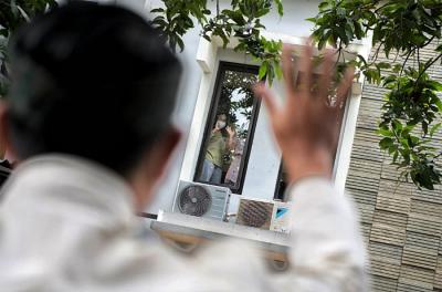 Gubernur Jawa Barat Ridwan Kamil saat meninjau RSUD dan tempat isolasi pasien Covid-19 di Kabupaten Karawang dan Purwakarta, Jawa Barat, Kamis (24/6/2021).