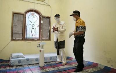 Gubernur Jawa Barat Ridwan Kamil saat meninjau RSUD dan tempat isolasi pasien Covid-19 di Kabupaten Karawang dan Purwakarta, Jawa Barat, Kamis (24/6/2021).