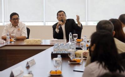 Executive Chairman MNC Group Hary Tanoesoedibjo menerima Wakil Ketua Umum Kadin Indonesia Arsjad Rasjid saat silaturahmi di Jakarta, Jumat (25/6/2021).