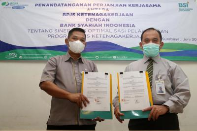 Perjanjian Kerja sama antara BP Jamsostek dengan BSI di Surabaya, Jawa Timur, Selasa (29/6/2021).