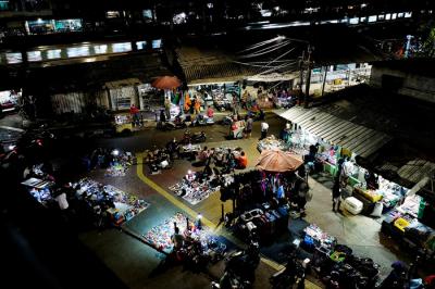 Suasana pedagang barang bekas di kawasan Kebayoran Lama, Jakarta Selatan, Selasa (29/6/2021).