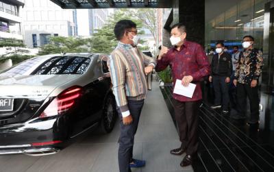 Vaksinasi Covid-19 kepada para insan pertelevisian di MNC Center Kebon Sirih, Jakarta, Rabu (30/6/2021).