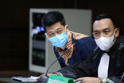 Piter Rasiman mengikuti jalannya sidang lanjutan di Pengadilan Tipikor Jakarta, Rabu (30/6/2021).