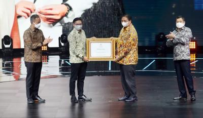 Setelah meraih Rekor MURI, sinetron Ikatan Cinta kembali mendapatkan penghargaan dari Menko Perekonomian.
