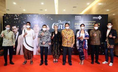 Setelah meraih Rekor MURI, sinetron Ikatan Cinta kembali mendapatkan penghargaan dari Menko Perekonomian.