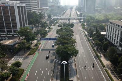 Foto udara suasana kawasan patung Pemuda membangun atau yang lebih dikenal dengan patung Bundaran Senayan, Jakarta, Sabtu (3/7/2021).