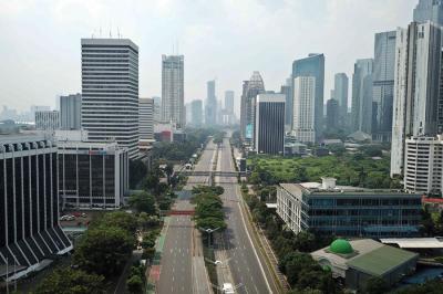 Foto udara suasana kawasan patung Pemuda membangun atau yang lebih dikenal dengan patung Bundaran Senayan, Jakarta, Sabtu (3/7/2021).