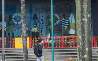Mall Plaza Senayan terlihat tutup mulai tanggal 3 hingga 20 Juli 2021 Sejalan dengan kebijakan pemerintah terkait PPKM darurat di Jakarta, Minggu (4/7/2021).