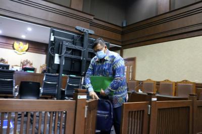 Terdakwa Mantan Menteri Sosial Juliari Peter Batubara menjalani sidang lanjutan secara virtual di Pengadilan Tipikor, Jakarta, Senin (5/7/2021).