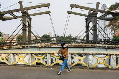 Jembatan Kota Intan yang Pernah Bernama Jembatan Inggris Jembatan Tertua di Indonesia termasuk 6 Wisata Sejarah Antimainstream Terbaik Jakarta.